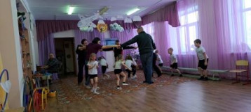 Игра с родителями Игра с родителями.